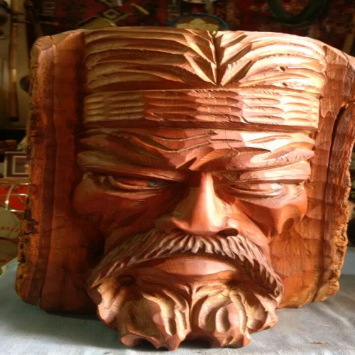 خرید مجسمه چوبی کلکسیونی اروپایی دست‌ساز و ظریف