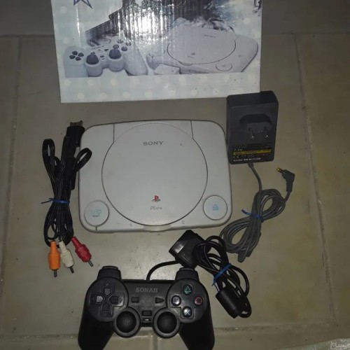 پلی استیشن ۱ اسلیم سالم و مرتب با دسته و کابل برق