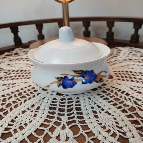 قندان چینی قدیمی گلدار با قیمت مناسب و کیفیت عالی