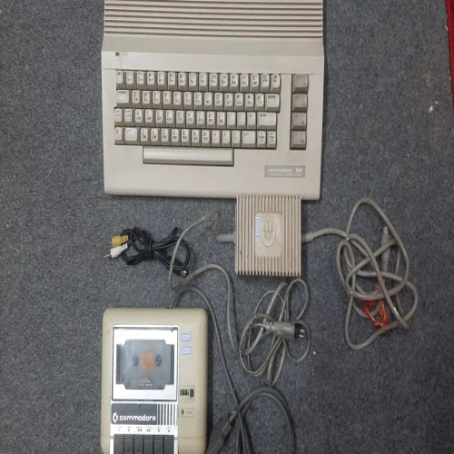 فروش کمودور 64 سالم و تست شده با ادابتور و فیش تصویر