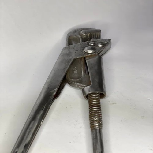 فروش آچار شلاقی فوق قدیمی با ارتفاع 30 سانت