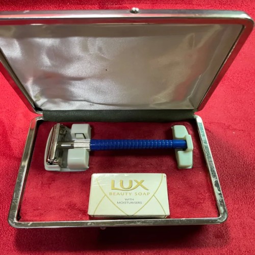 فروش دسته تیغ داخل جعبه با صابون اروپایی