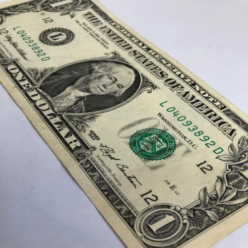 فروش دلار آمریکا 1993 با کیفیت عالی و سریال معتبر