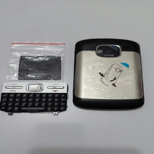 فروش قاب کمیاب نوکیا E5 کیفیت خوب