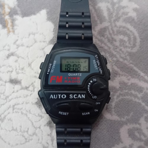 فروش ساعت دیجیتال رادیو FM در حد نو و سالم