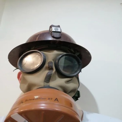 فروش ماسک آنتیک و فیلتر و کلاه قدیمی