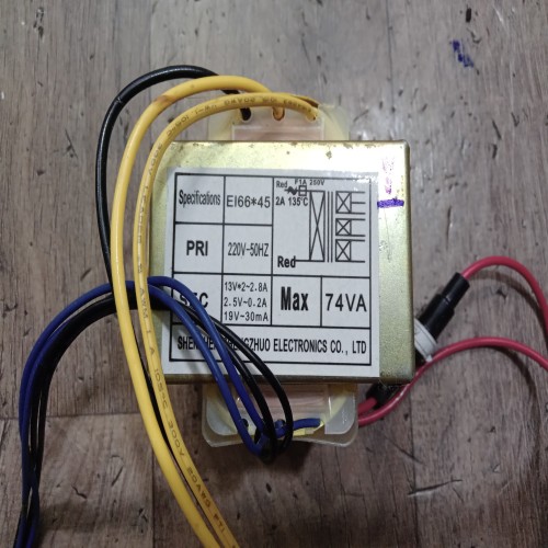 ترانس 13 ولت دوبل با جریان 2/8 آمپر و خروجی‌های متنوع