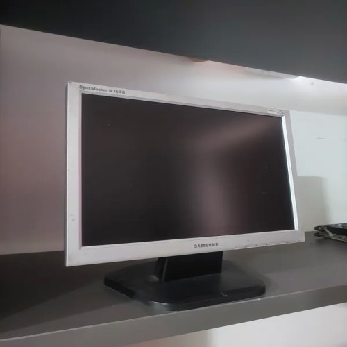 فروش مانیتور یک دست و تمیز با گارانتی بی‌قید و شرط