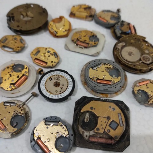 فروش موتور طلایی ساعت مچی قدیمی تعدادی