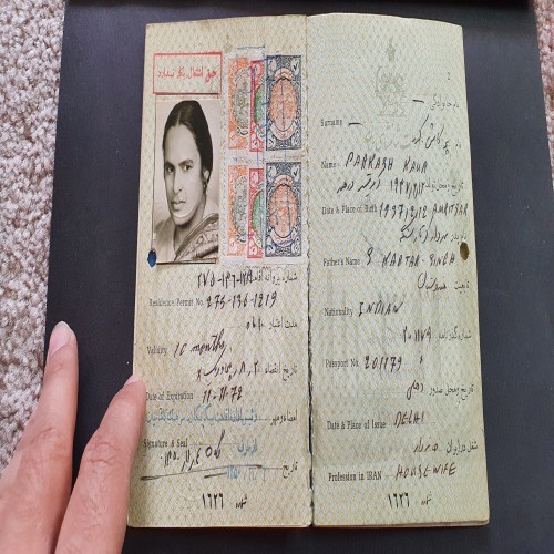 فروش پروانه نادر اقامت زمان شاه با 25 تمبر