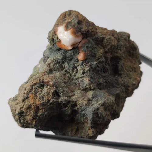 خرید بلور منظم آنالسیم معدنی در سنگ بستر وردسا