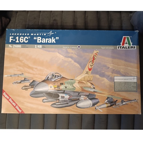 مدل جنگنده F 16 C برند Italeri مقیاس 1/48