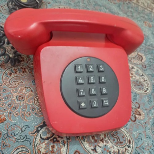 فروش تلفن قدیمی قرمز رنگ با قیمت مناسب