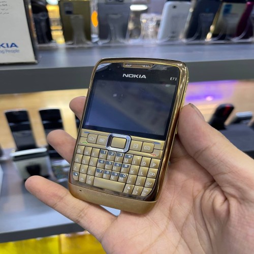 فروش گوشی نوکیا E71 در حد نو و سالم با قیمت مناسب