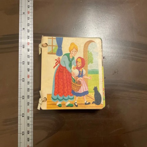 فروش کتاب چوبی شنل قرمزی چاپ سویس