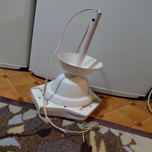 پنکه سقفی قدیمی با طراحی کلاسیک و کارایی بالا