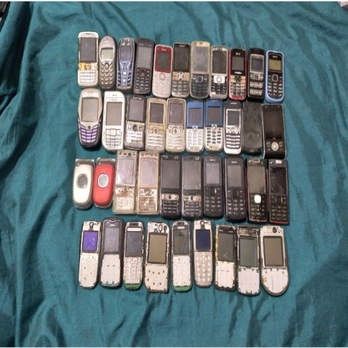 فروش 40 عدد گوشی قدیمی دکمه‌ای برندهای مختلف