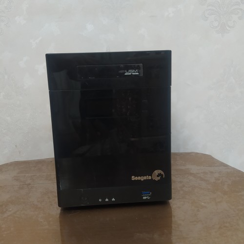 ذخیره ساز تحت شبکه سیگیت STORAGE SRN04D سالم و کارکردی