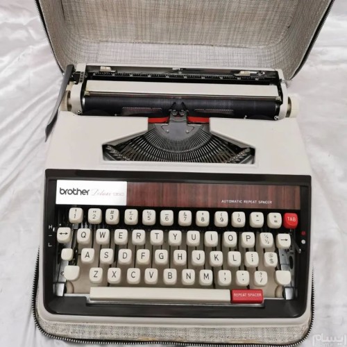 فروش ماشین تایپ برادر لاتین فلزی در حد نو با کیف