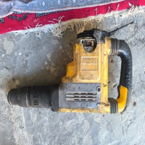 فروش دیوالت 9 5کیلو ی با قطعات یدکی و اوراقی