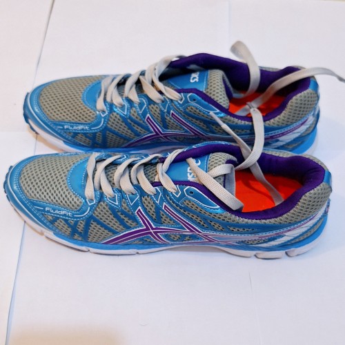 فروش کفش اسپرت آسیکس سایز 41 با کفی طبی