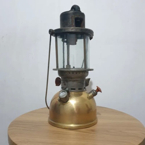 فروش چراغ توری نفتی قدیمی گوزن نشان Aida با طراحی خاص