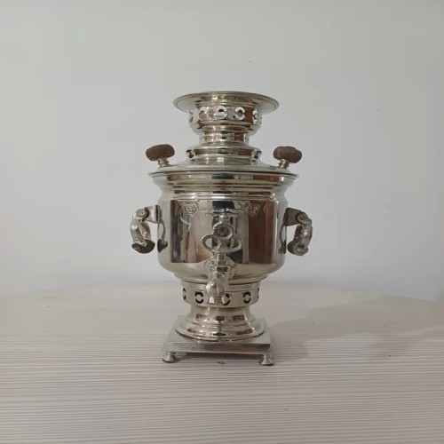 فروش سماور زغالی برنجی یک لیتری با طراحی استوانه‌ای