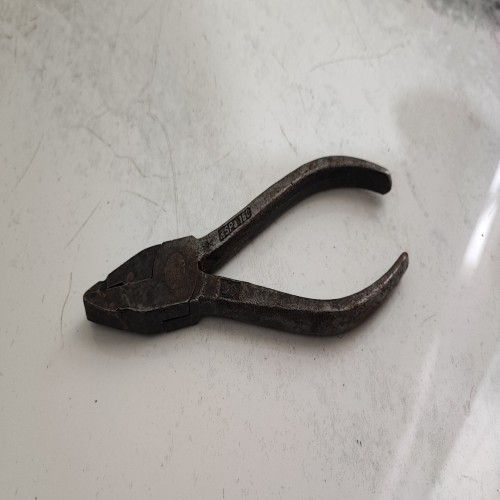 انبر فولادی کمیاب و قدیمی با طول 16.5 سانتیمتر