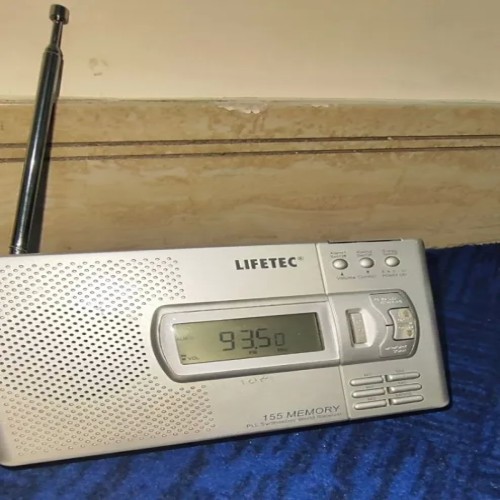 فروش رادیو دیجیتال سالم با چهار موج و امکانات کامل