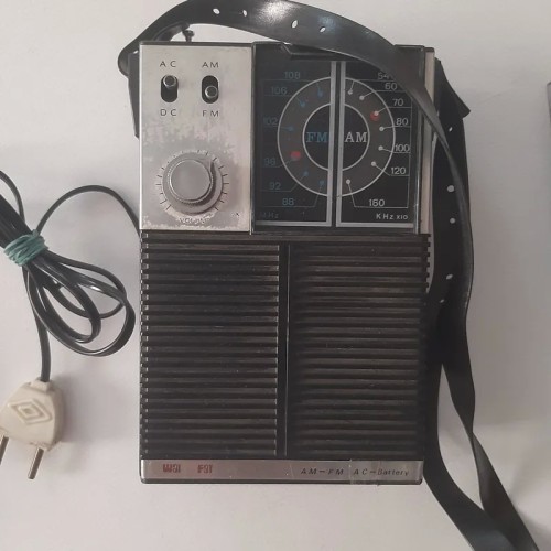 رادیو قدیمی سالم با وزن سبک و اندازه کوچک