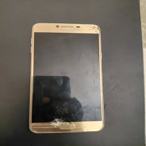فروش گوشی سامسونگ مدل Smc7000 با صفحه شکسته و بدنه سالم