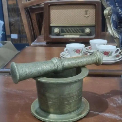 هاون قدیمی سنگین با وزن 4/5 کیلوگرم برای آشپزی حرفه‌ای