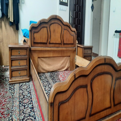 فروش تخت خواب چوب گردو دو نفره با عسلی و کشو