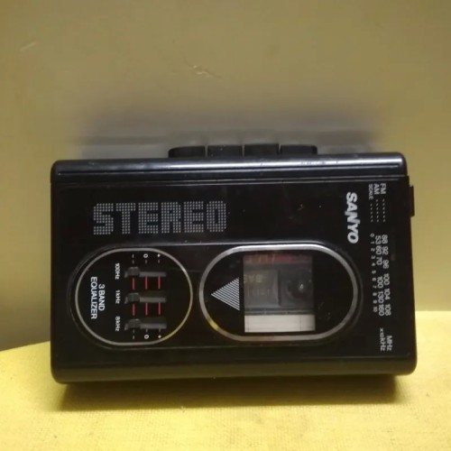 فروش رادیو واکمن سانیو سنگاپور با اکوالایزر و کاست سالم