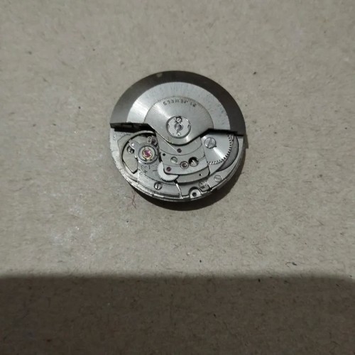 فروش موتور ساعت سوییسی اتوماتیک با قیمت مناسب