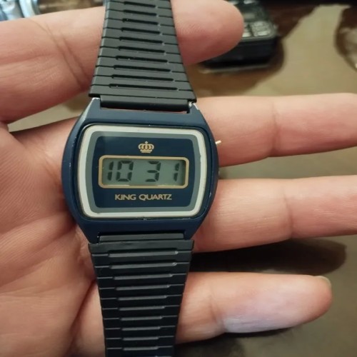 فروش ساعت دیجیتال قدیمی کینگ کوارتز اصل با بند سیلیکونی