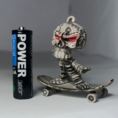 فیگور اسکلت اسکیت سوار جاکیلیدی دکوری با جزئیات بالا