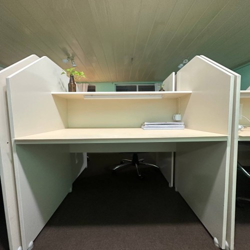 فروش میز مطالعه چراغ دار با پریز و روکش استاندارد