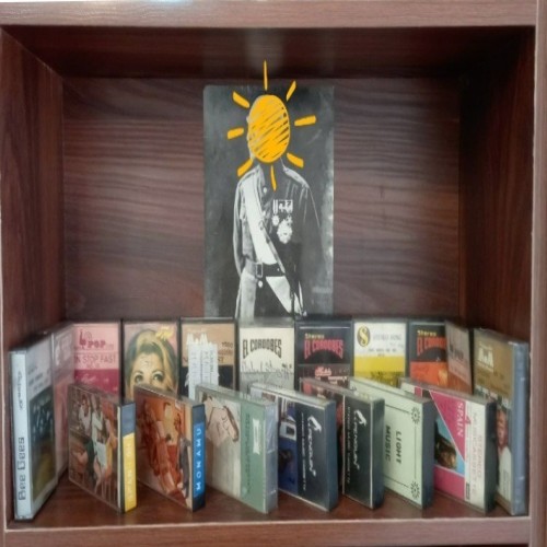 مجموعه نوار کاست قدیمی و عکس چاپ پهلوی با قاب