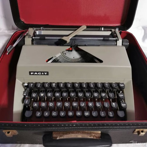 فروش ماشین تایپ FACIT سوئدی در حد نو و سالم
