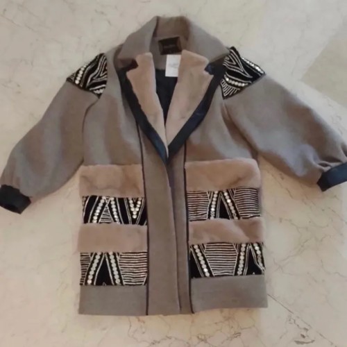 پالتو کت چرم کوتاه زنانه در رنگ‌های قهوه‌ای، کرم، مشکی با خز