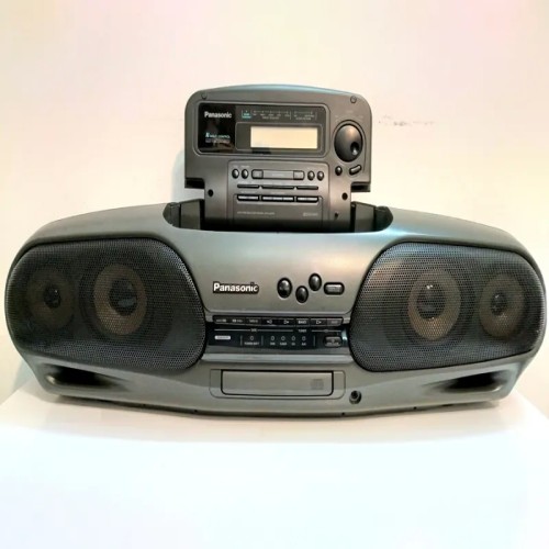 پرتابل پاناسونیک DT77 با رادیو و کاست و سی‌دی سالم