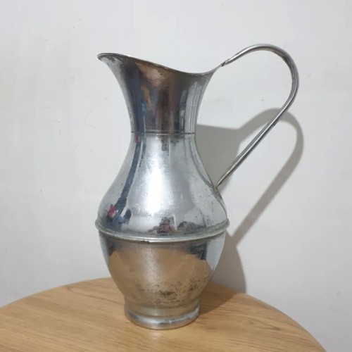 فروش پارچ برنجی قدیمی آنتیک سنگین با طراحی خاص