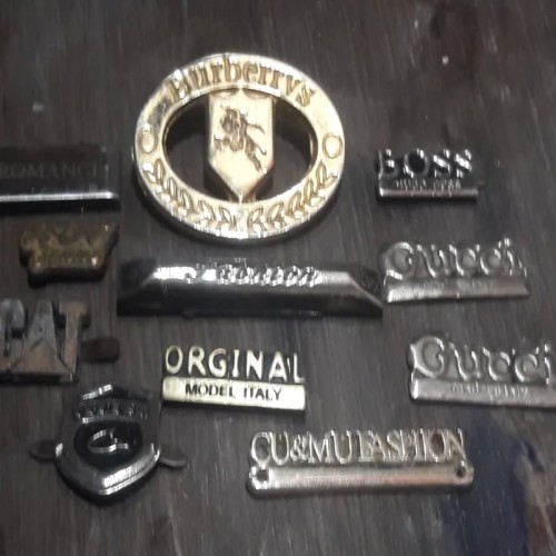 فروش بچ قدیمی کمیاب با مارک‌های اصل و متنوع