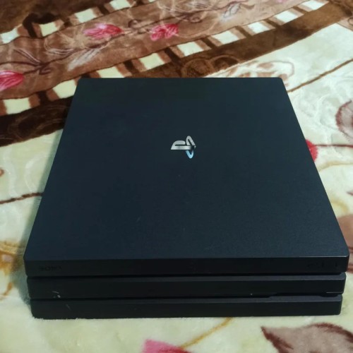 فروش PS4 PRO 1TB با هارد 2TB و بازی‌های متنوع