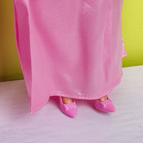 عروسک باربی با لباس صورتی کد P/HC06/G