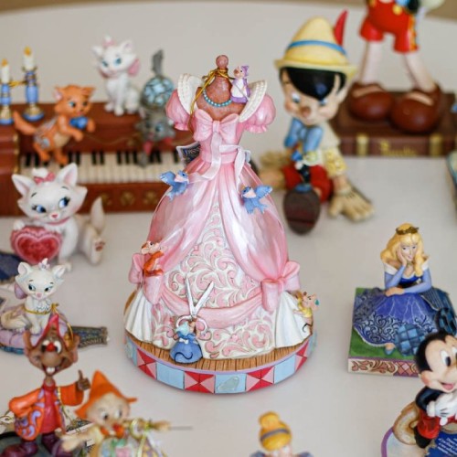 فیگور دیزنی سیندرلا سوزی Cinderellas Kind Helper Suzy On A Spool کد 4039085
