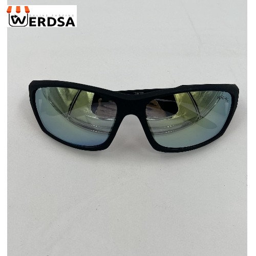 عینک آفتابی اسپرت Adriano با فریم مشکی و لنز آبی آینه‌ای