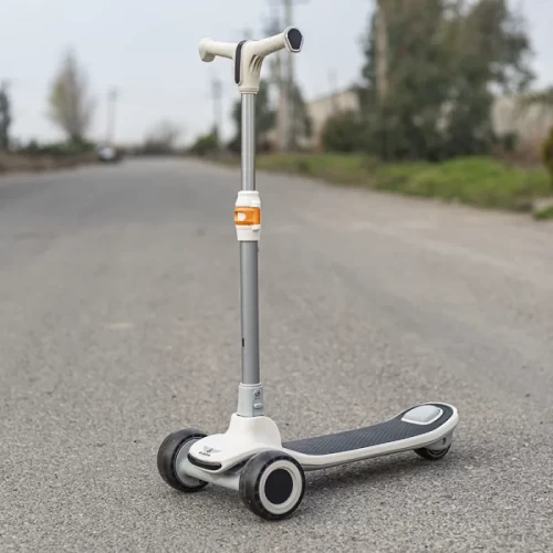اسکوتر کودک تاشو نشیمن دار رنگ سفید کد P/ZG612/B