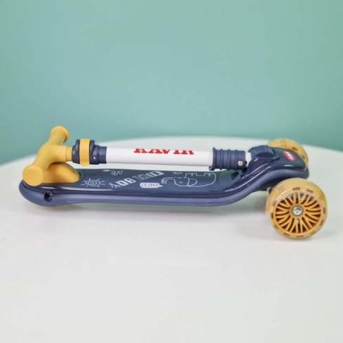 اسکوتر کودک تاشو نشیمن دار رنگ سورمه ای زرد کد P/QT6062/SZ